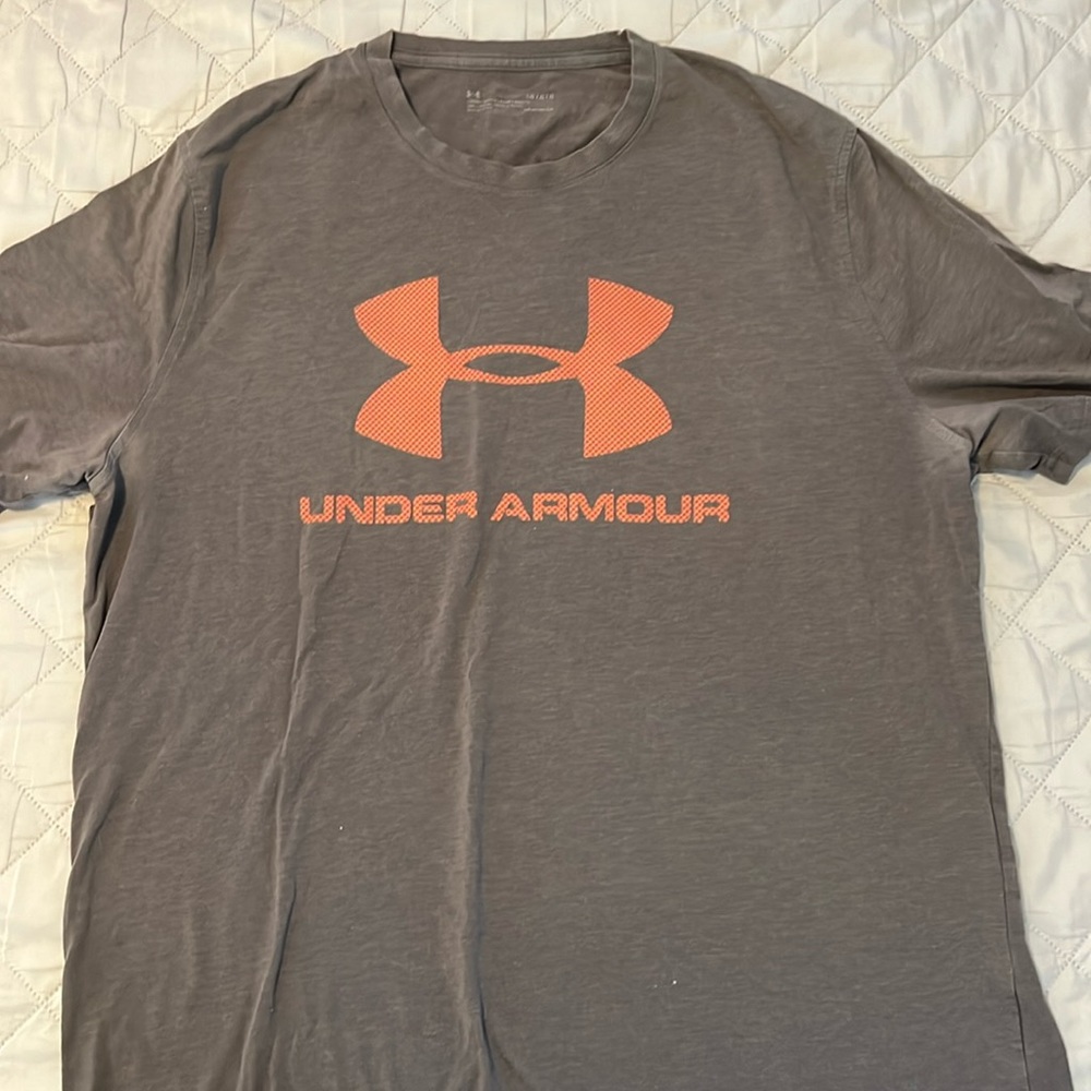 Men’s under armour workout tee